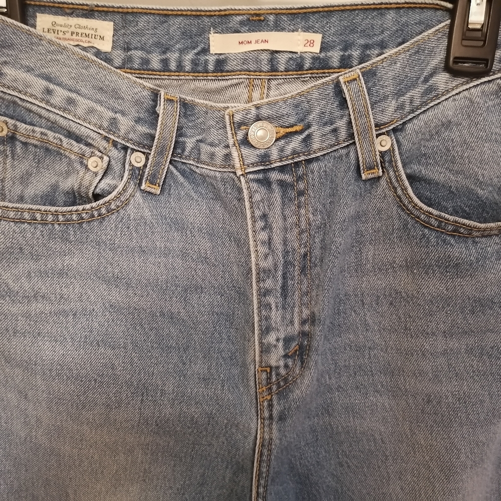 Levi's Premium Mom Jeans Size 28 - Picture 6 of 8
